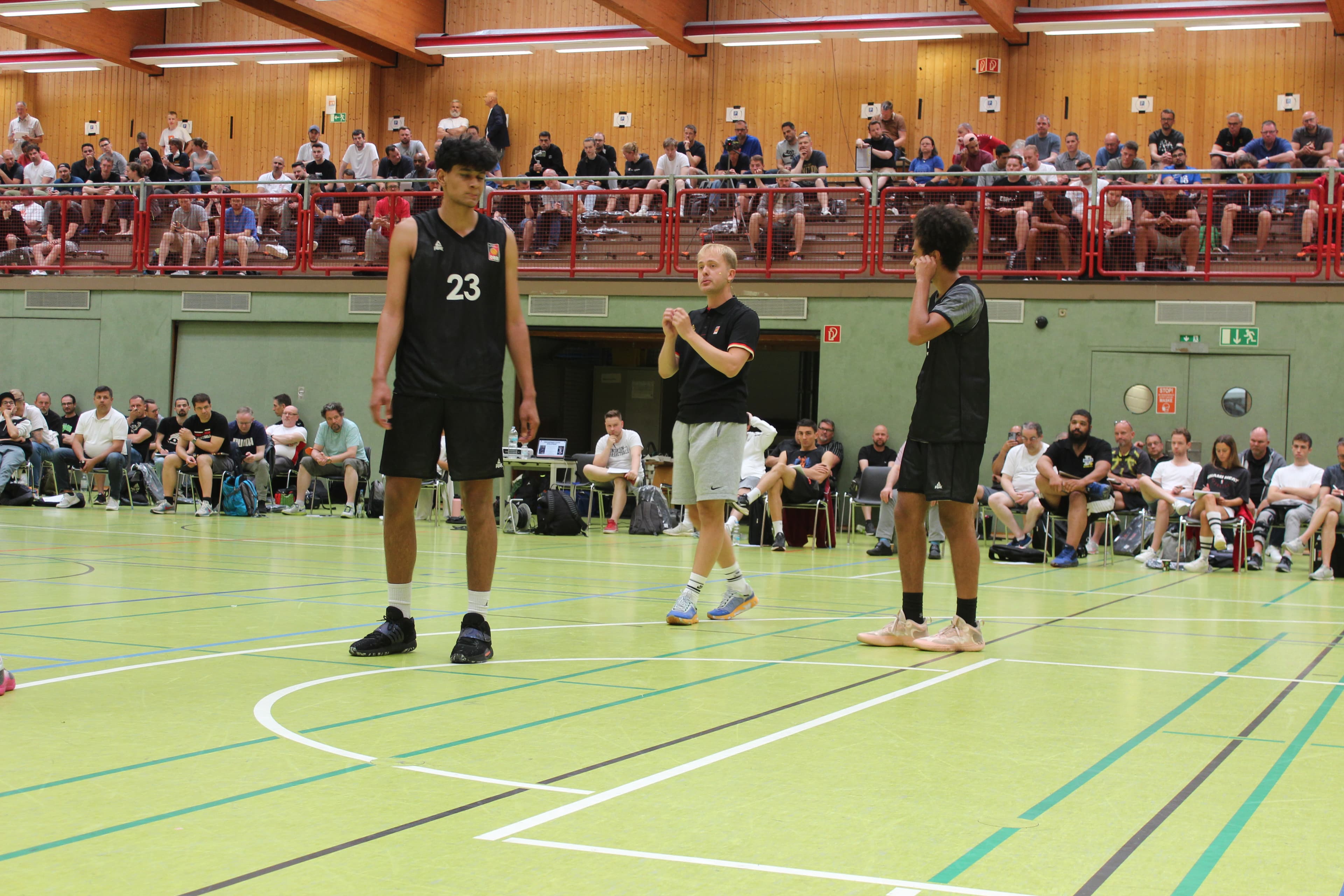 Alex Sarama leading an on-court coaching clinic with players and coaches