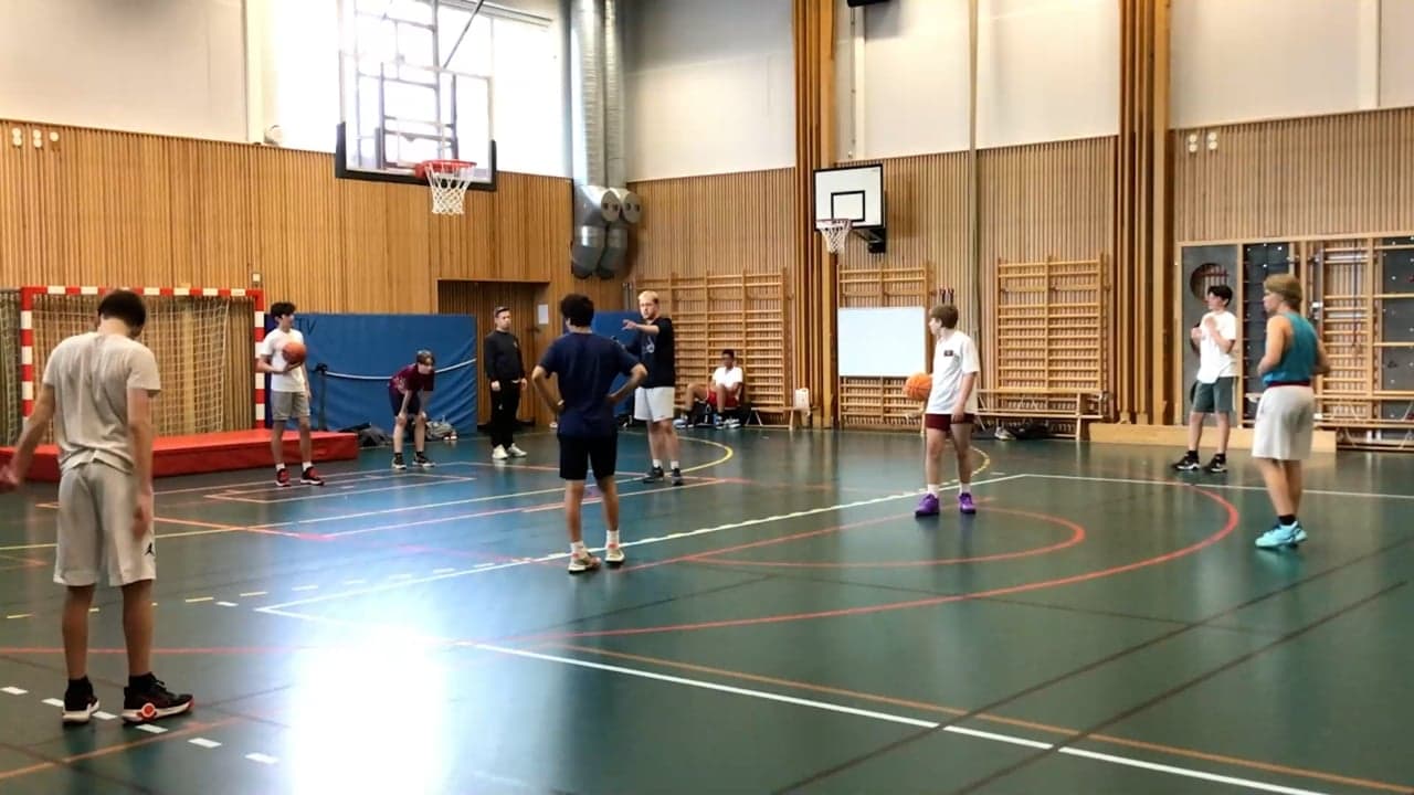 Players working through a shot-selection game.