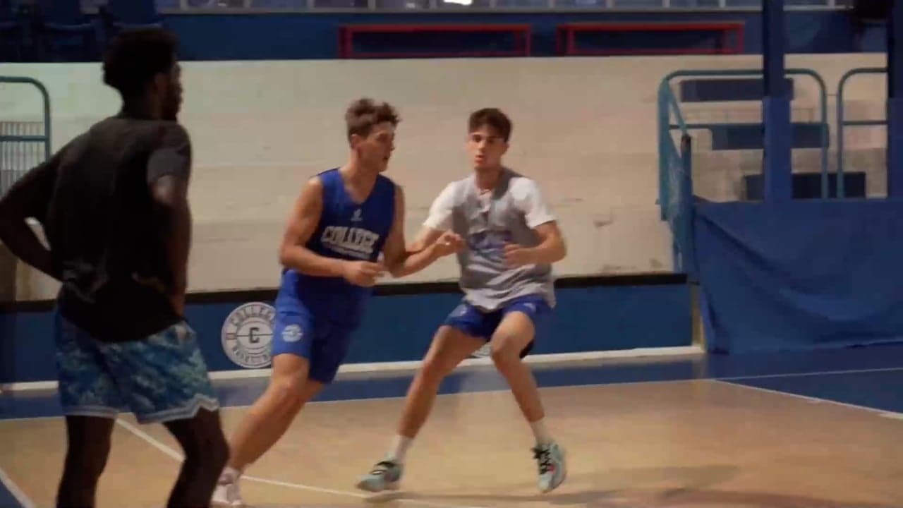 Coach running an on-court advantage clinic.