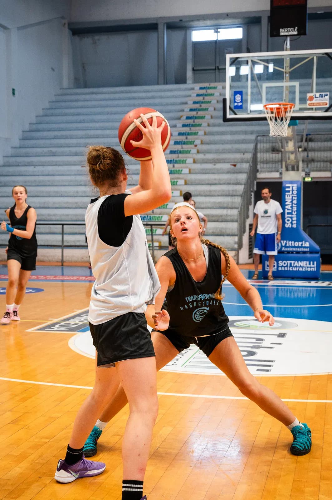 A player holding the ball and scanning for a teammate as a defender closes