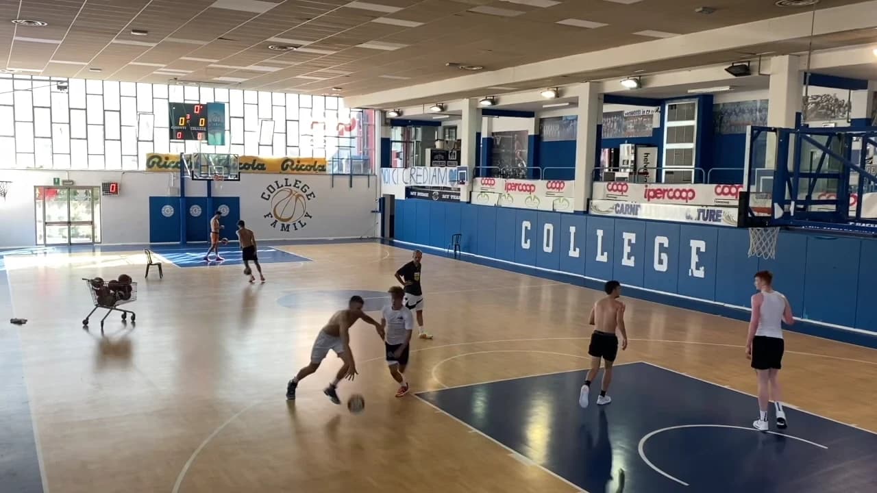 A player driving against a live defender in the Advantage Start lesson from the Player Development Blueprint